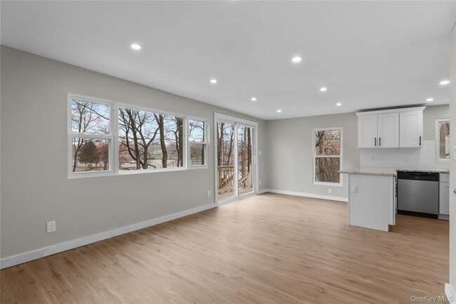 Building Photo - 8 Teatown Ct