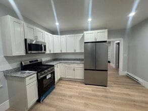 Building Photo - 16 Ashton St