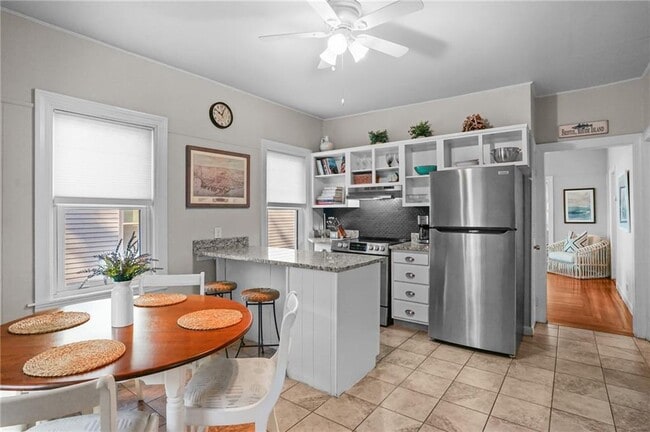 Building Photo - 48 Constitution St