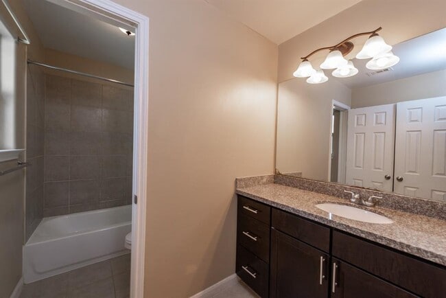 Building Photo - 17035 Wilthorne Gardens Ct
