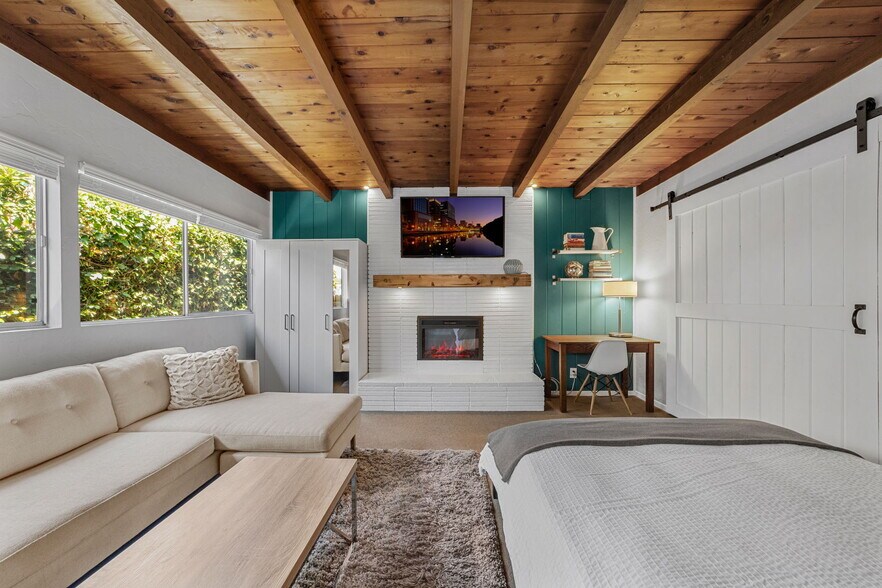 Building Photo - 4759 Baylor Dr