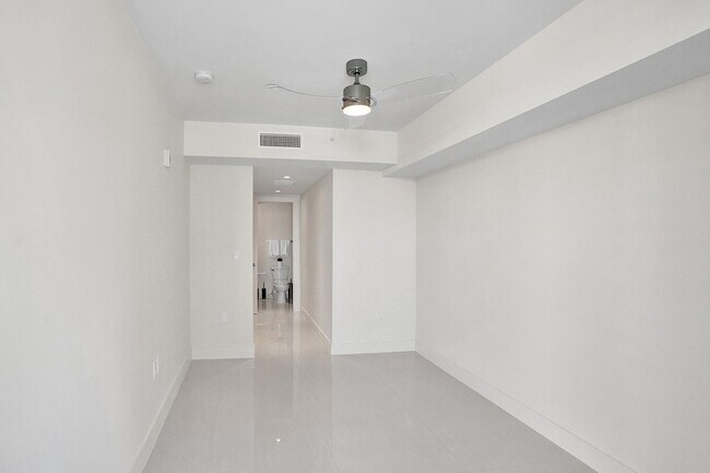 Building Photo - 3040 N Ocean Blvd