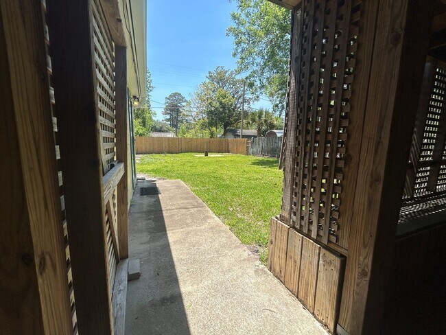 Building Photo - Charming 2 Bedroom/2.5 Bathroom home in Sandfly