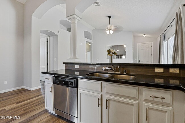 Building Photo - 7213 Copper Trail Ave