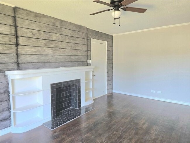 Building Photo - 1367 Normandy Dr