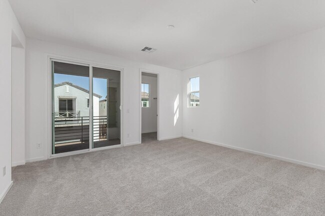 Building Photo - 2436 W Maximo Wy