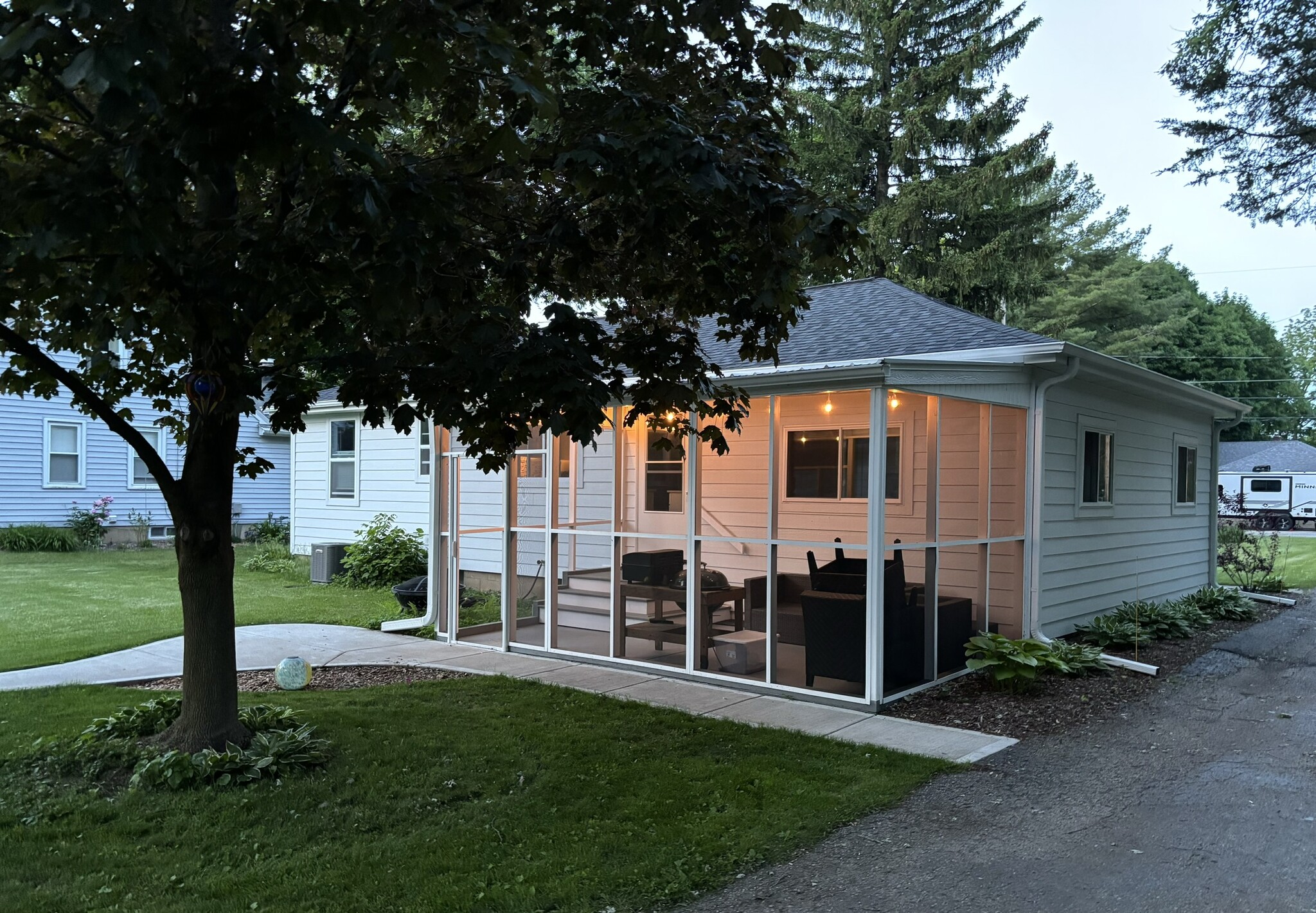 Screened Porch - 1445 N Breezeland Rd