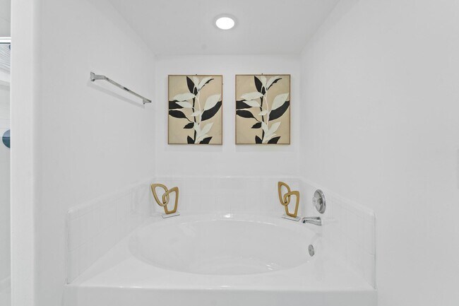 Building Photo - 6310 Mountain Pines Ln