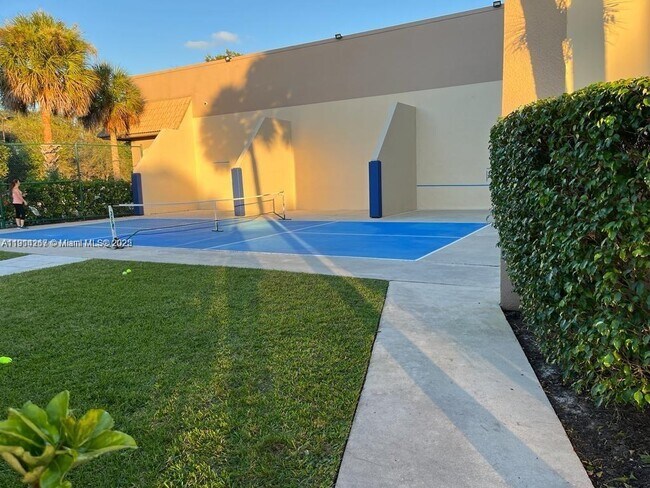 Building Photo - 16521 Blatt Blvd