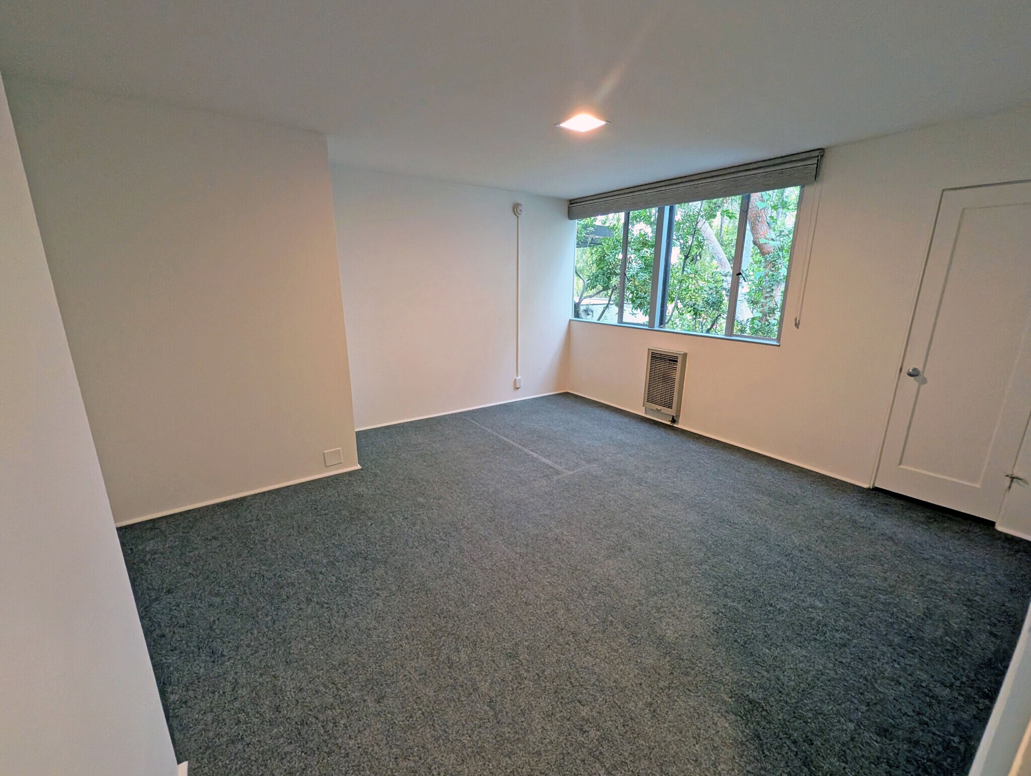 Building Photo - 648 Kelton Ave