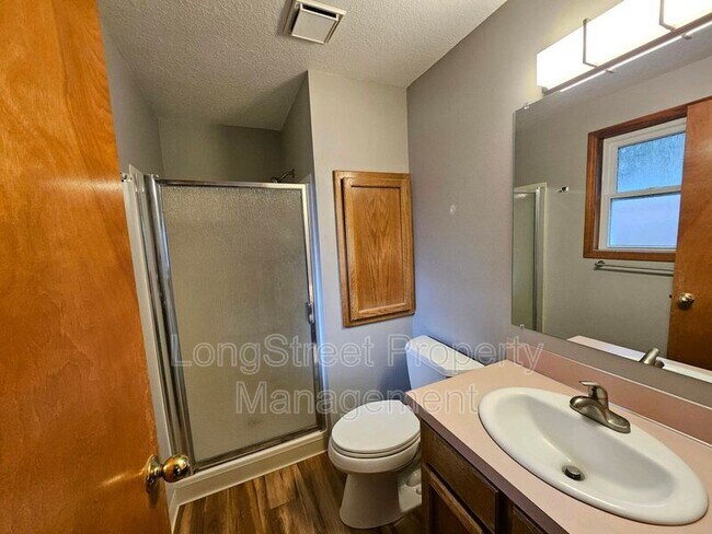 Building Photo - 5030 NE Roselawn St