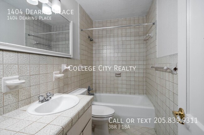 Building Photo - 1404 Dearing Pl