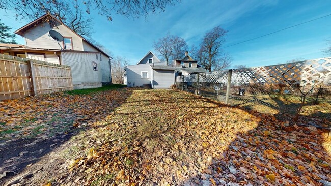 Building Photo - Small single family with 1st floor laundry