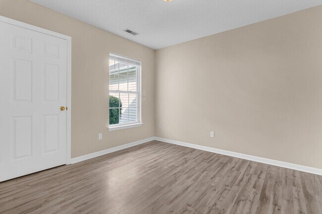 Building Photo - 1004 Cobblestone Blvd