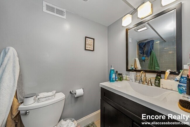 Building Photo - 1566 Tremont St