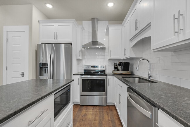 Building Photo - 254 N De Villiers St