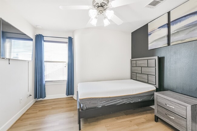 Building Photo - 11307 Main Holly Dr