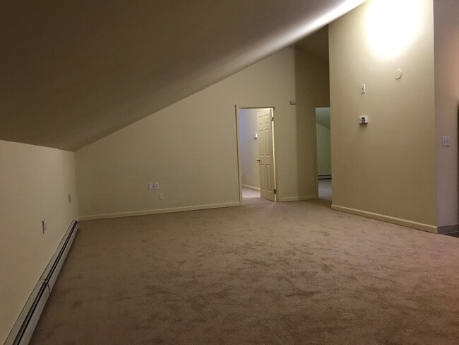 Building Photo - 147 Hunt Ct
