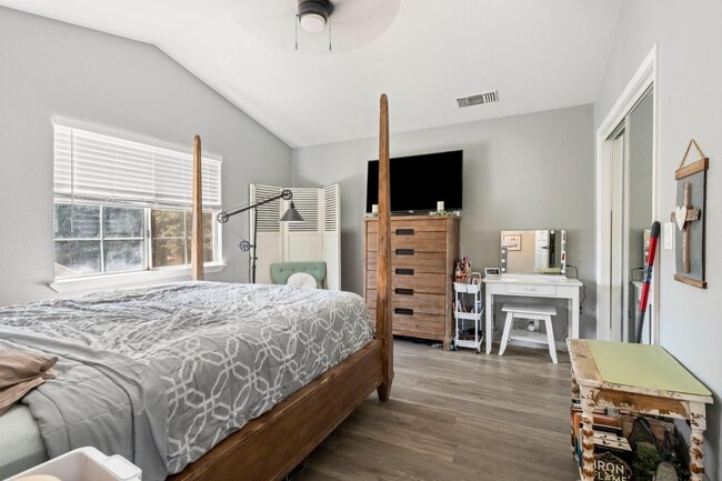 Building Photo - 9049 Laguna Springs Way