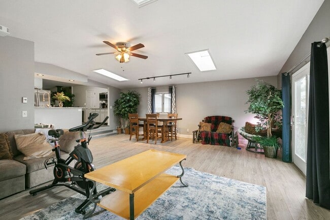 Building Photo - Charming 3 Bedroom, 2 Bathroom Home in Windsor!