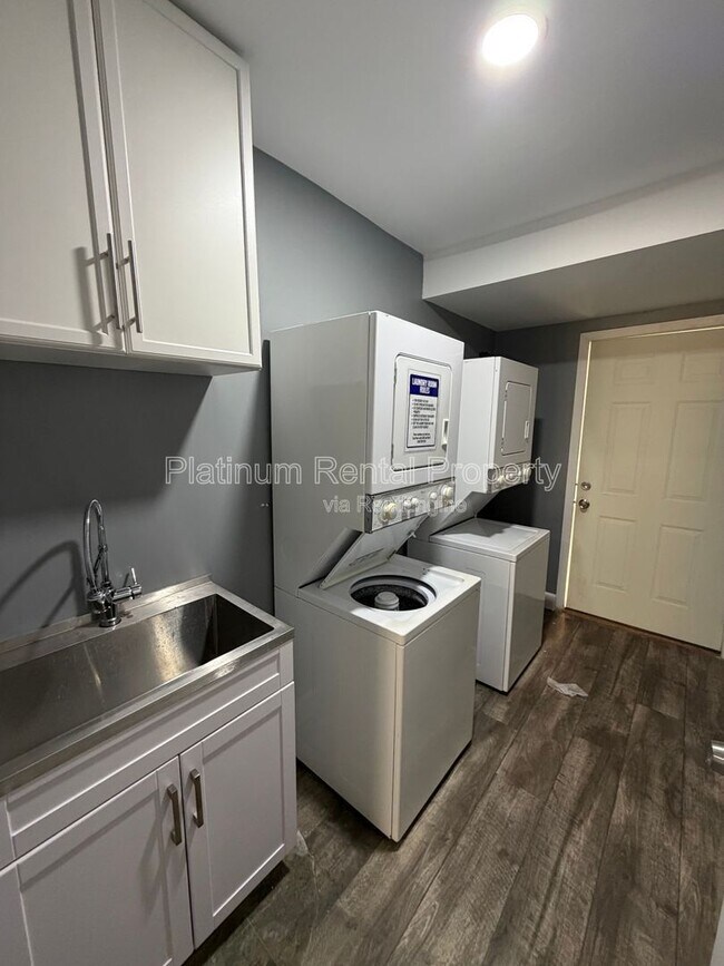 Building Photo - 1502 Waverly Way
