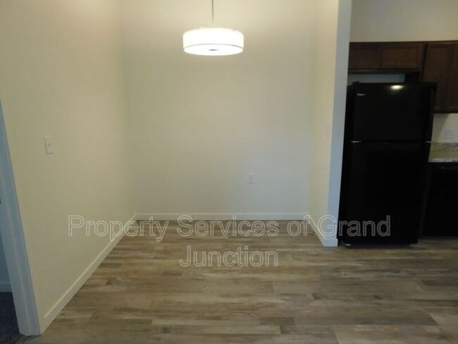 Building Photo - 662 Brookwillow Dr