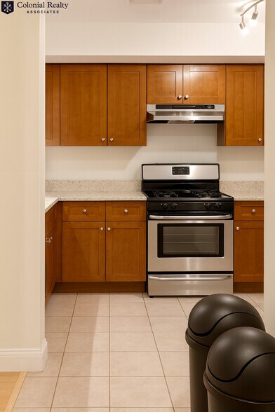 Building Photo - 10 Strathmore Rd