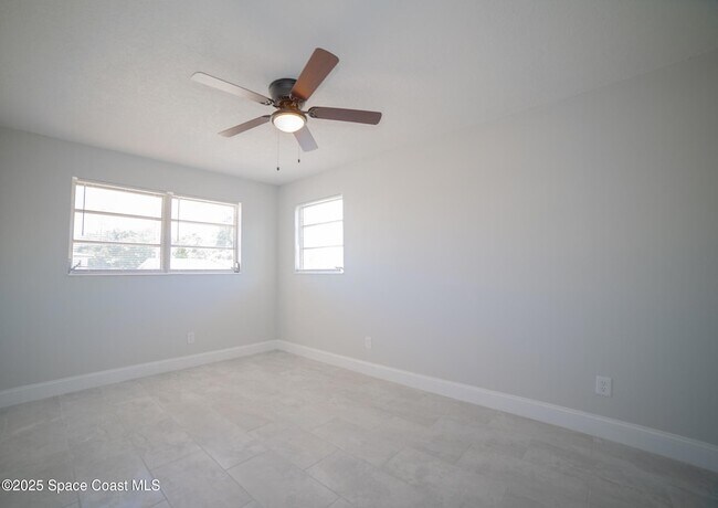 Building Photo - 230 W Towne Pl