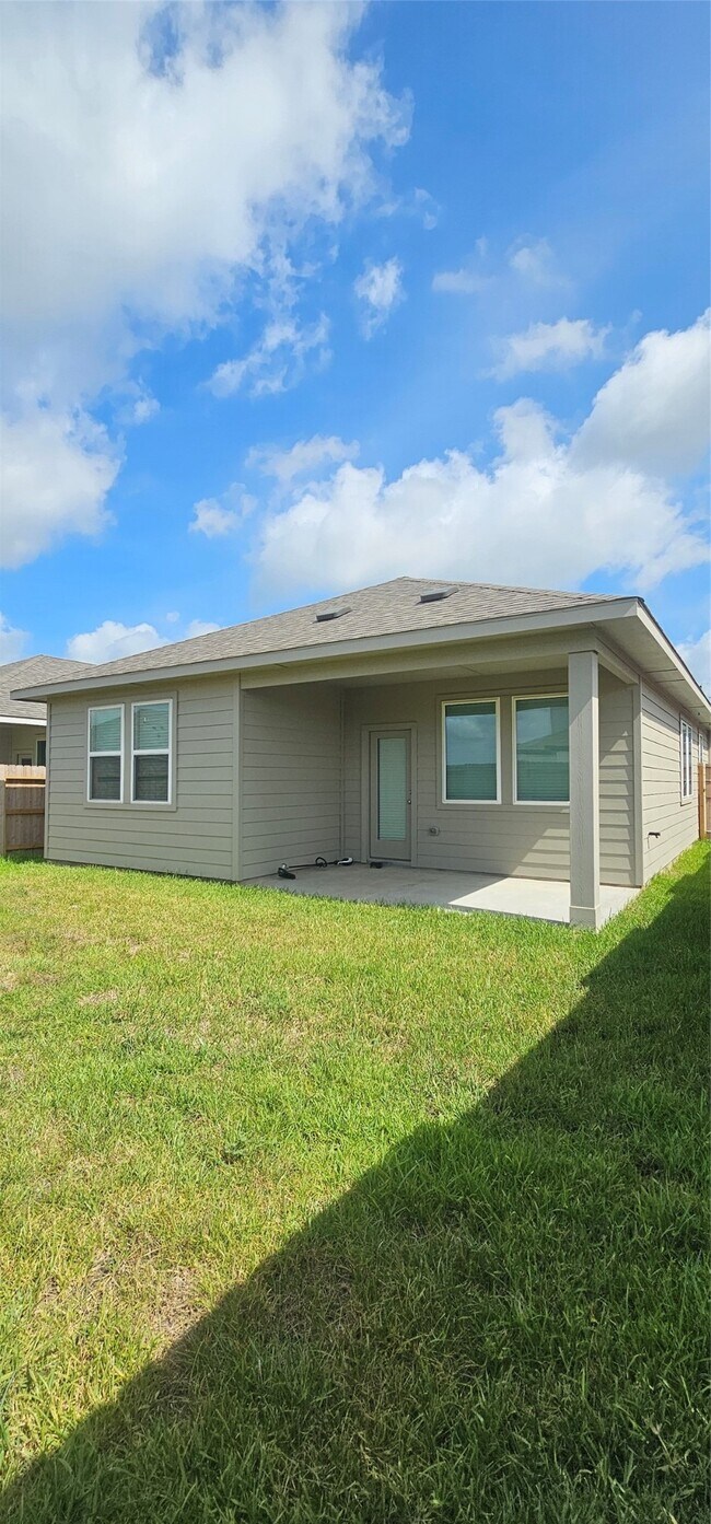 Building Photo - 29215 Farmhouse Ests Dr