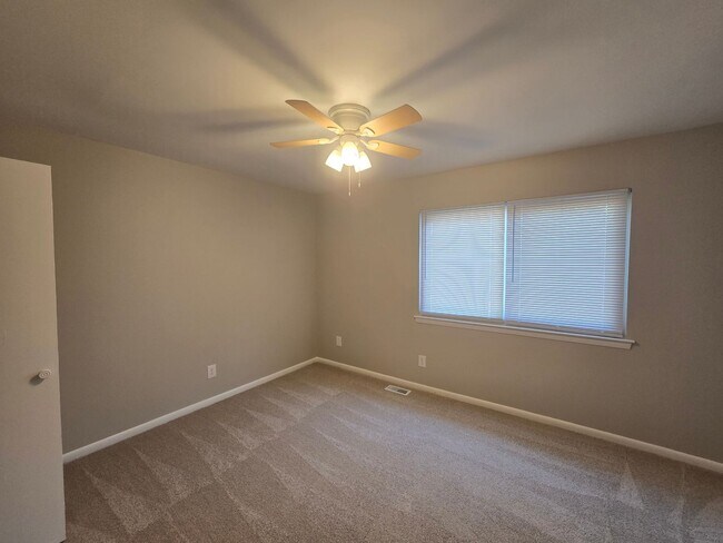 Building Photo - Stylishly Renovated End-Unit Townhome with Easy Raleigh Access