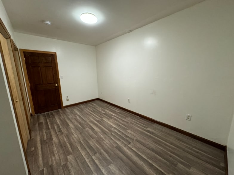 Building Photo - 154 N Franklin St