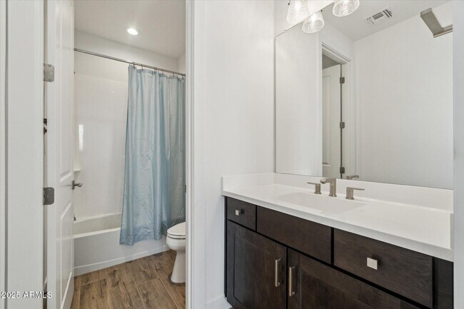 Building Photo - 11138 N San Clemente St