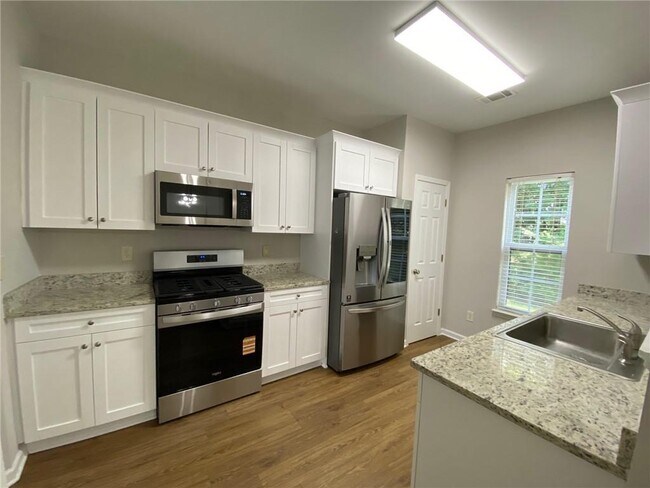 Building Photo - 677 Kenridge Dr