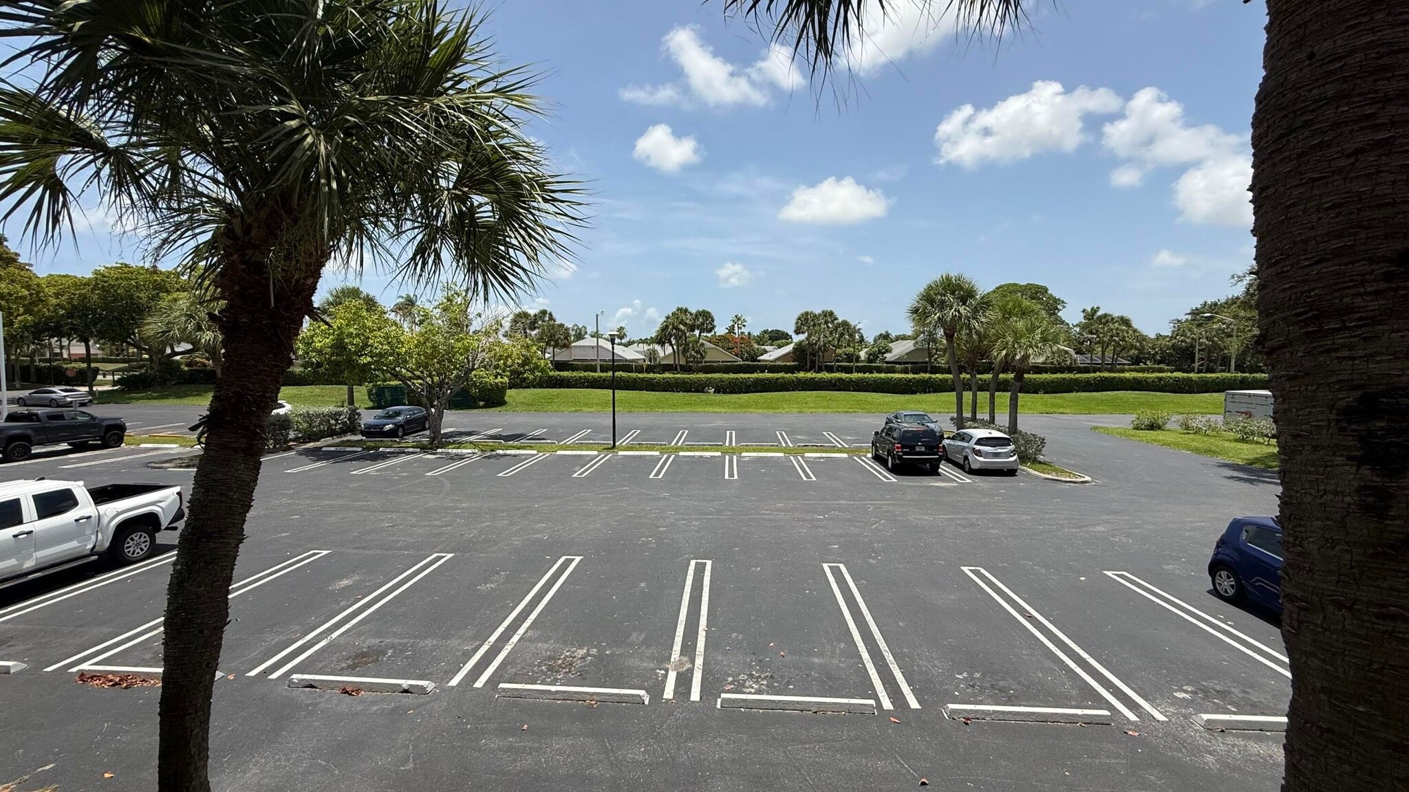 Building Photo - 1625 Meadows Cir W