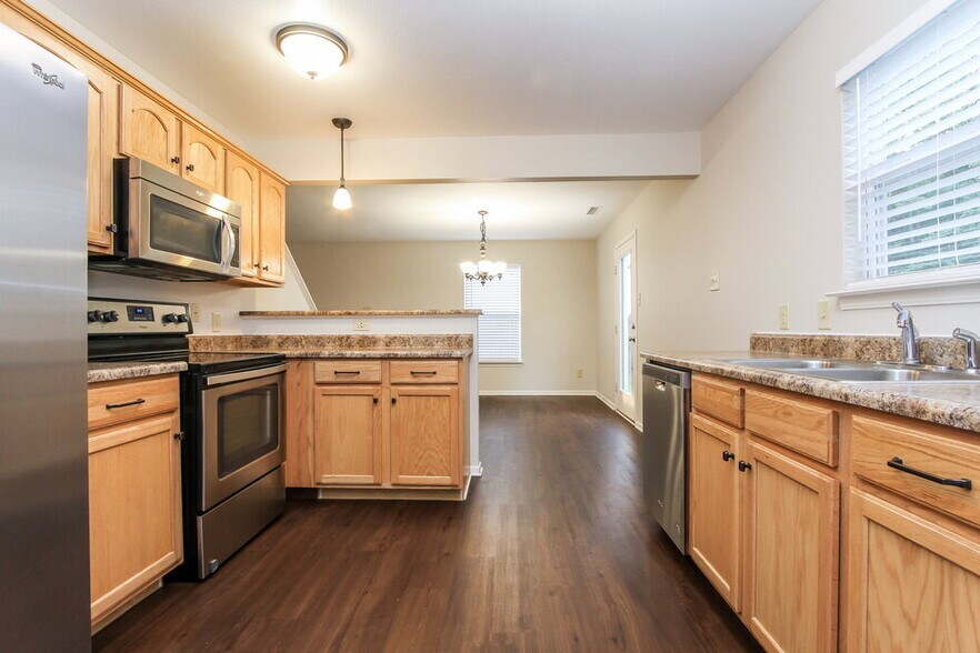 Building Photo - 1351 Brooks Dr