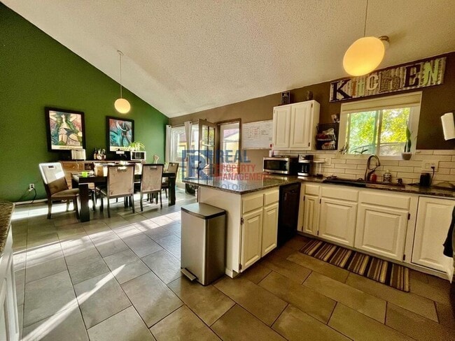 Building Photo - 1133 S Newland Pl