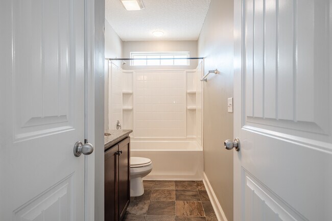 Building Photo - 717 Highgrove Ct