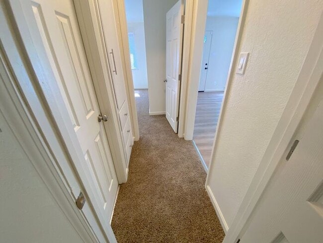 Building Photo - Like Brand New! - Single Story House in North Central Reno