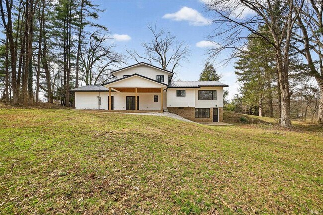Building Photo - 633 S Ravencrest Ave