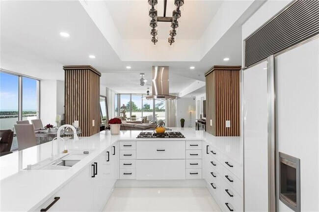 Building Photo - 3535 S Ocean Dr