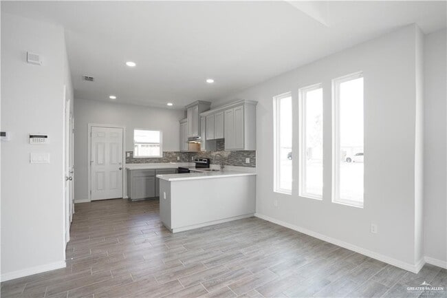 Building Photo - 33 Puffin Ave