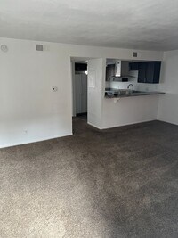 Building Photo - 3 Bedroom 2.5 Bath Bruce & Stewart