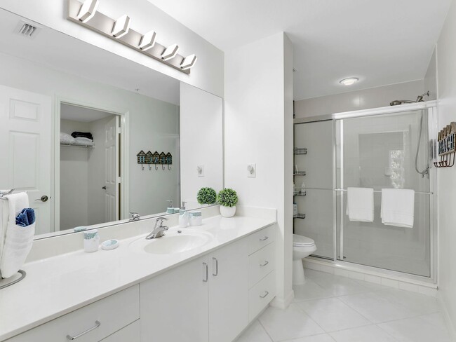 Building Photo - Stylish Getaway in the Heart of Naples – 3...