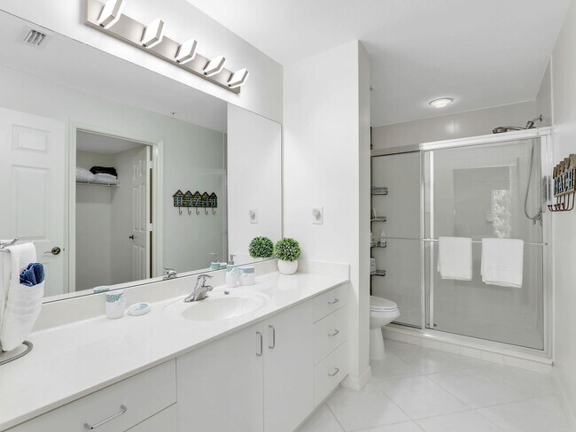 Building Photo - Stylish Seasonal Condo Rental in the Heart of Naples – 3BR Condo in Botanical Place!