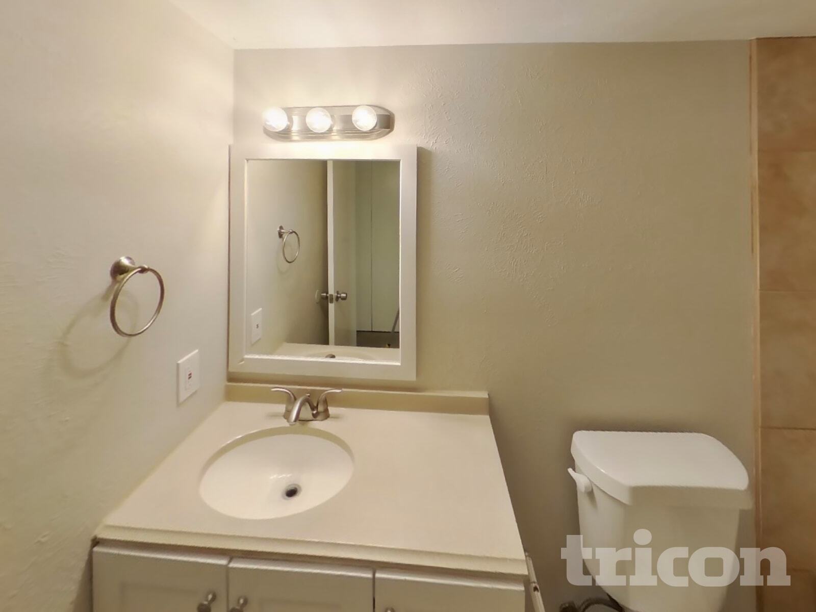 Building Photo - 413 S Willow St