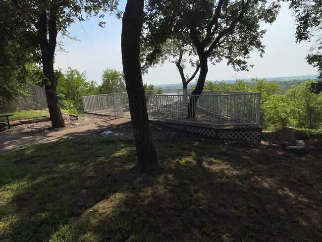 Building Photo - 13105 S Oak St