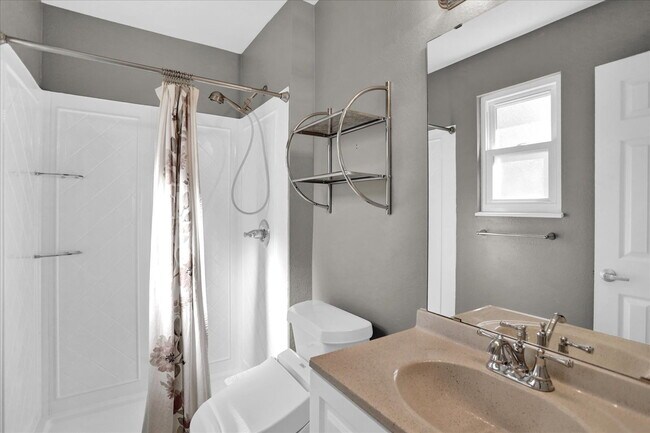 Building Photo - "Spacious 4-Bedroom Haven with 3 Full Baths in Aurora's Heart – 2068 Sq Ft of Comfort!"