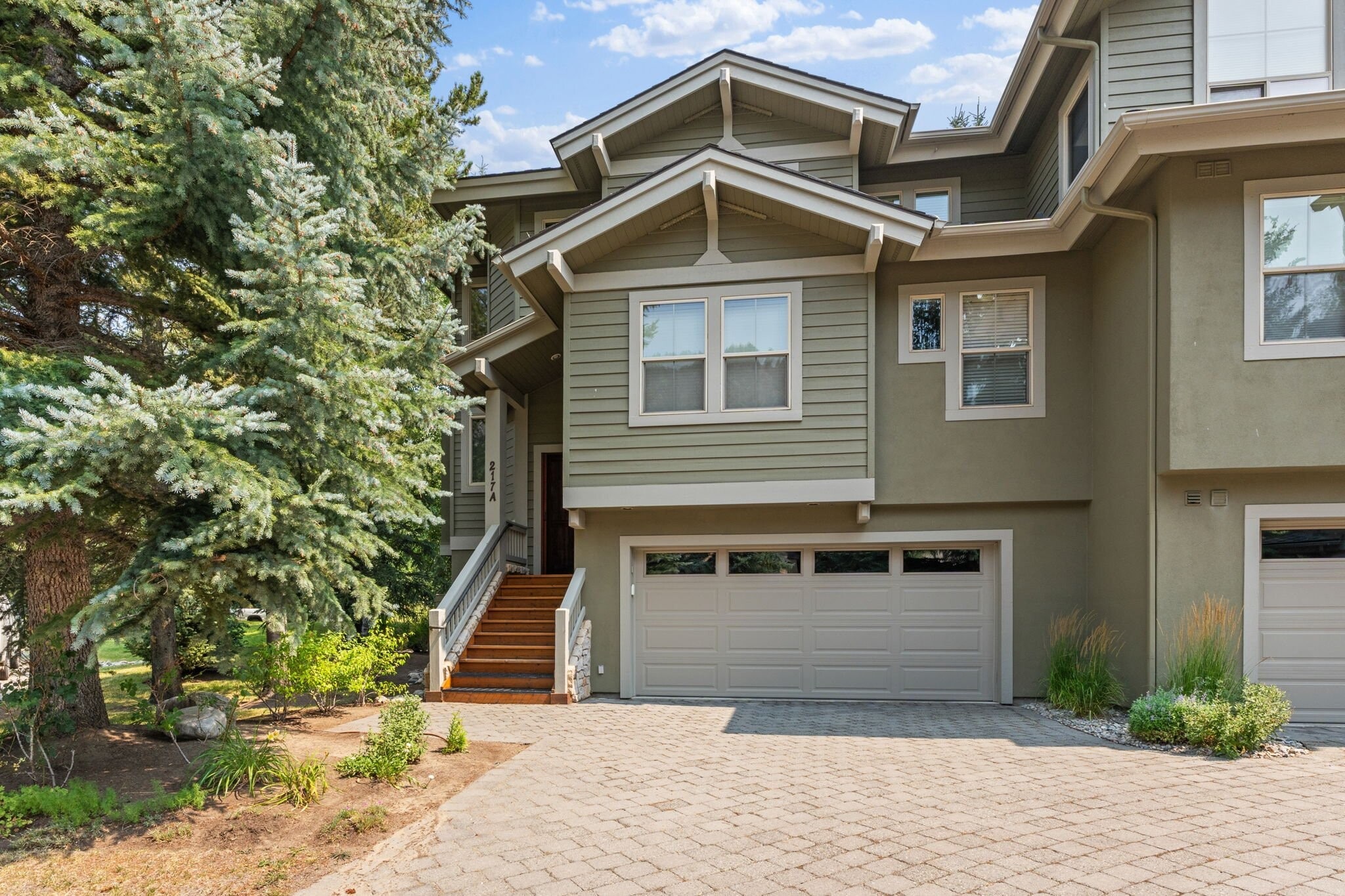 Building Photo - 217 Bird Dr