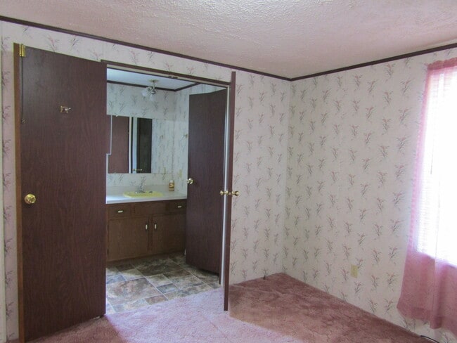 Building Photo - 916 Browns Ridge Rd