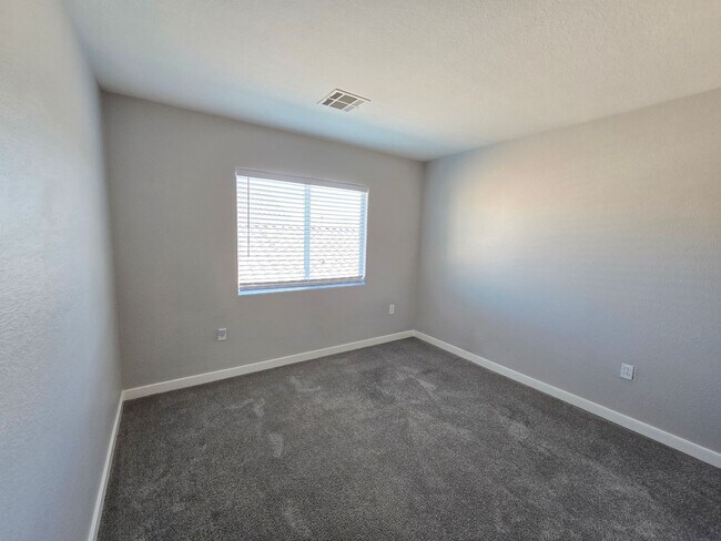 Building Photo - 4 Bedroom Rhodes Ranch Home